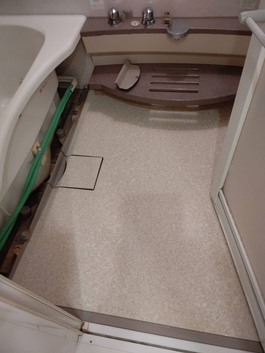洗い場シート交換 施工写真2